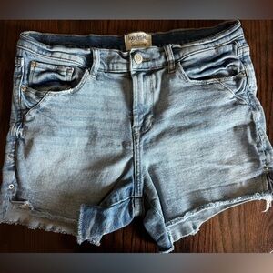 Women’s Kensie Jeans Vintage Lux Jean shorts size 6/28
